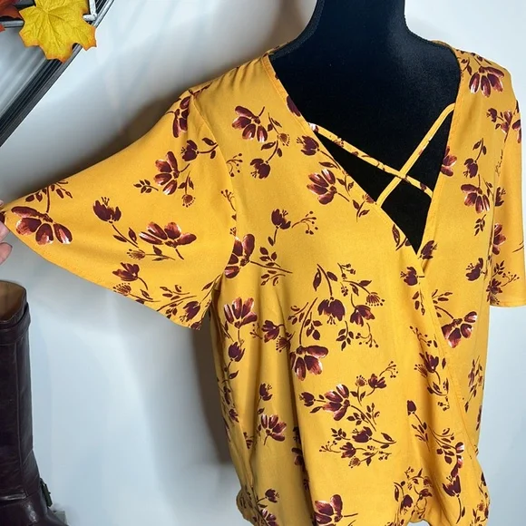 C.C Golden Yellow Flowy Floral Top w/ Crisscross - Size Large - Picture 4 of 12